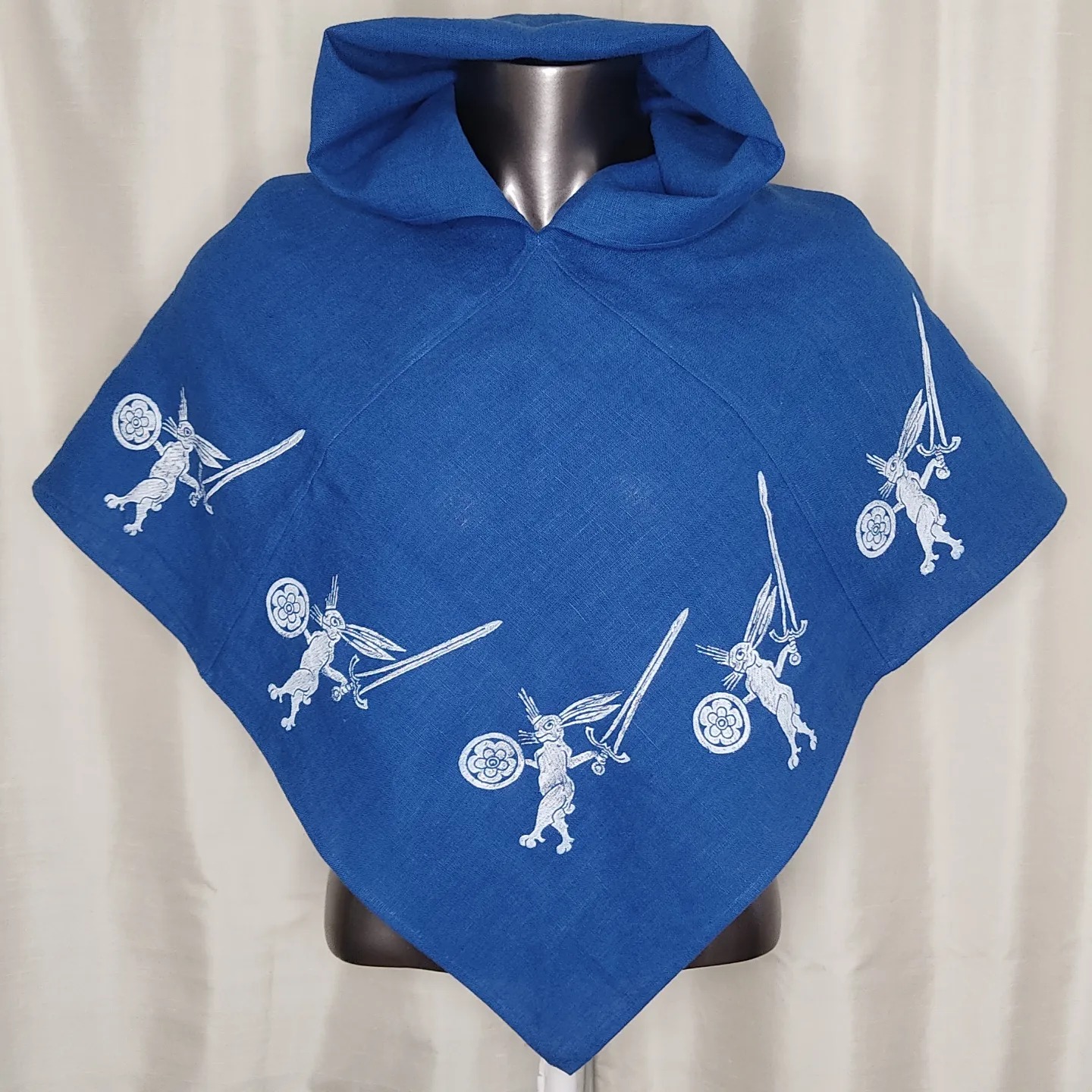 Skjoldehamn Hood - 14th century warrior bunny print - blue / white ...